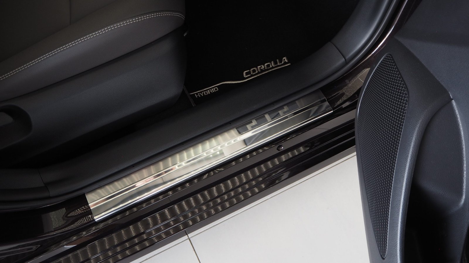 Alufrost Prahové lišty NEREZ - Toyota COROLLA XII 4D / KOMBI 2019-